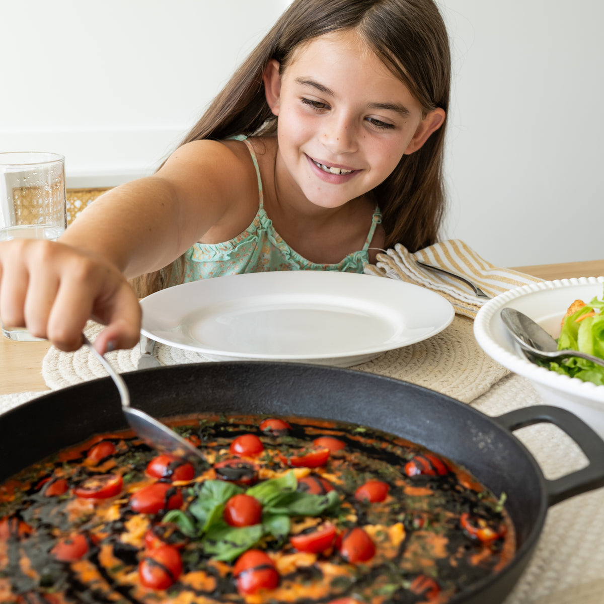 girl eating her grocery by ppp meal